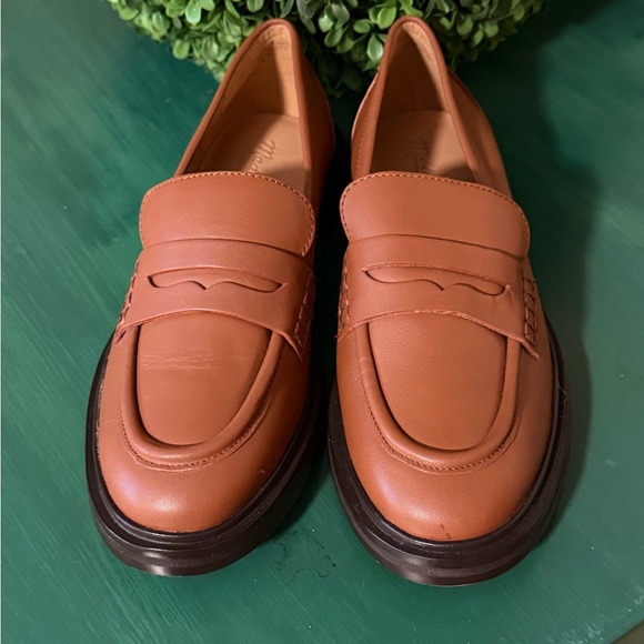 Madewell Women's Caramel Loafers - Picture 4 of 10